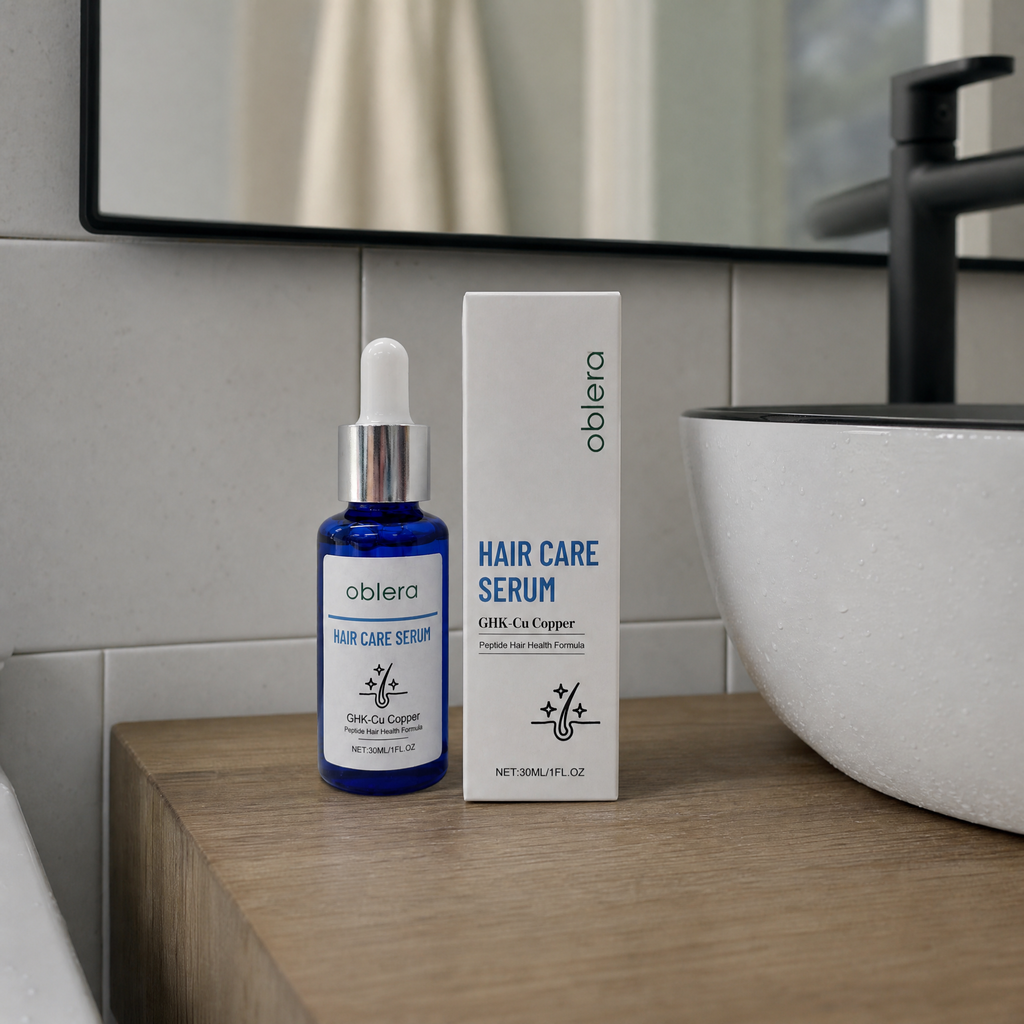 Oblera Serum und Verpackung im Badezimmer